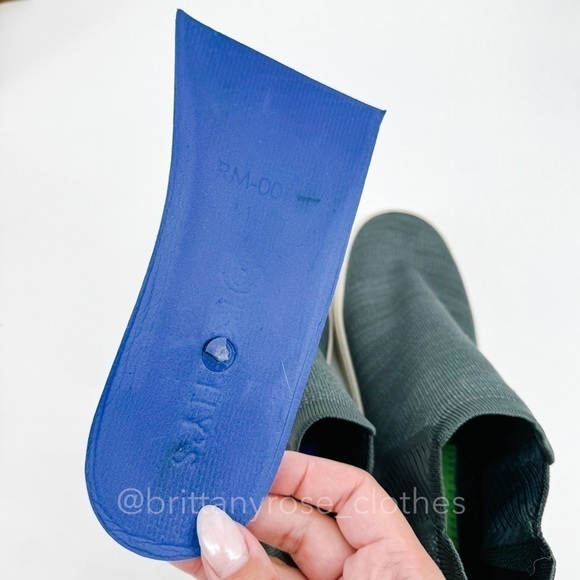 ROTHY'S The Chelsea Pull-On Knit Ankle Boot in Fog Melange - Picture 3 of 8